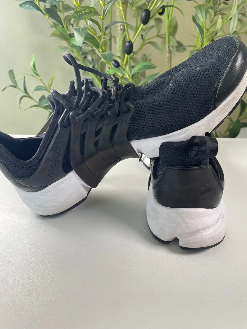 Nike Men’s Black Knit Lace-Up Sneakers with White Midsole